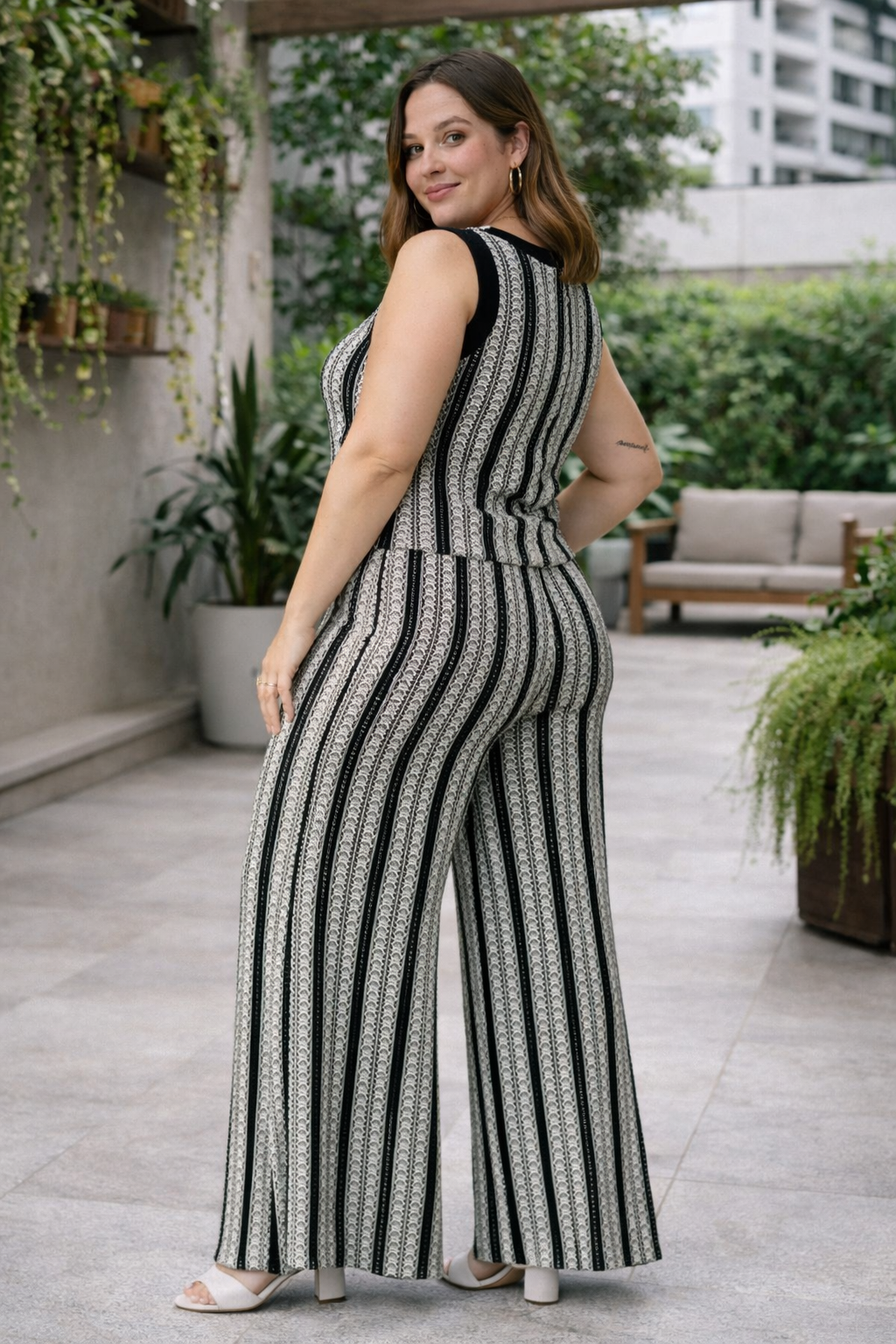 Calça tecido rendado