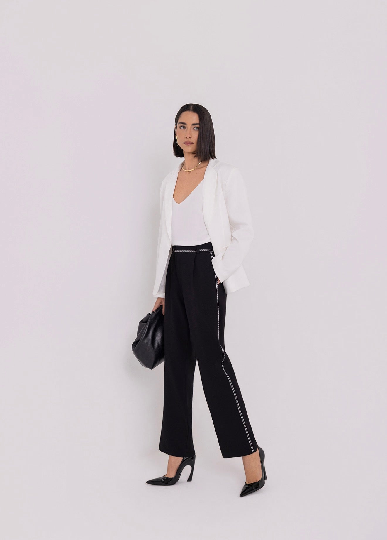 Calça com Bordado Industrial