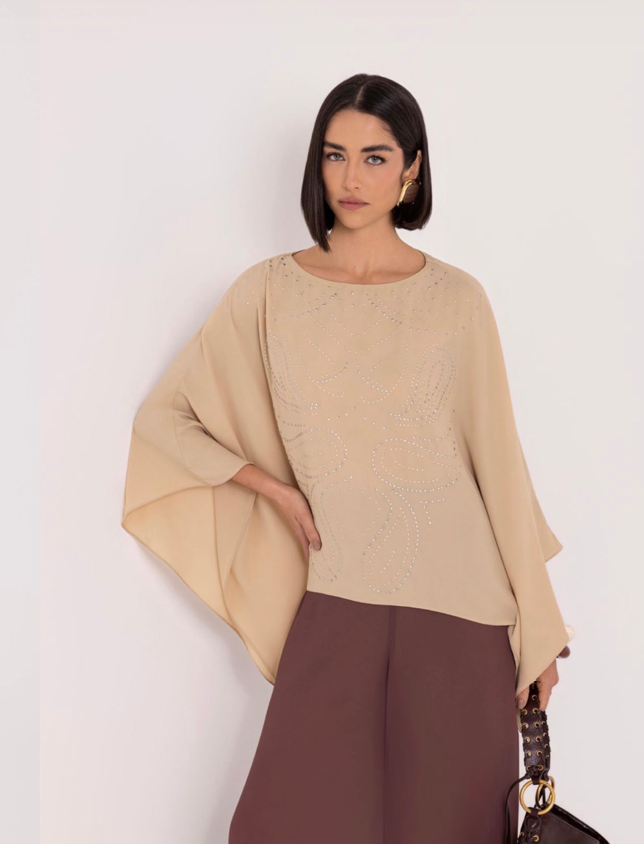 Blusa de Crepe Ampla com Aplicação