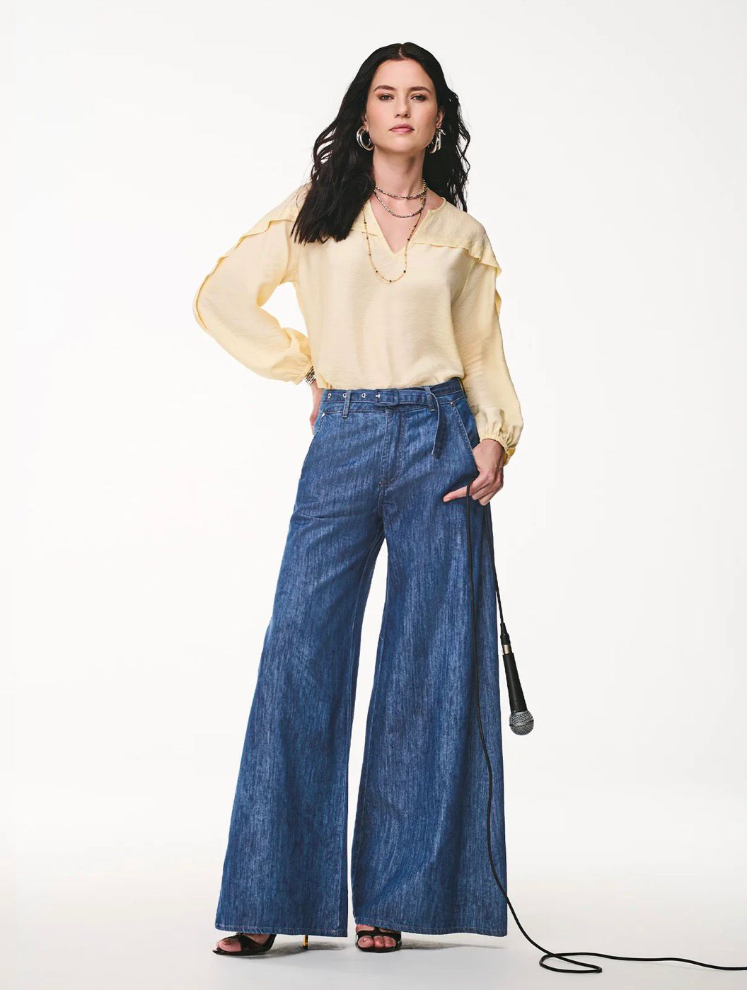 Calça Jeans Pantalona Feminina com Cinto