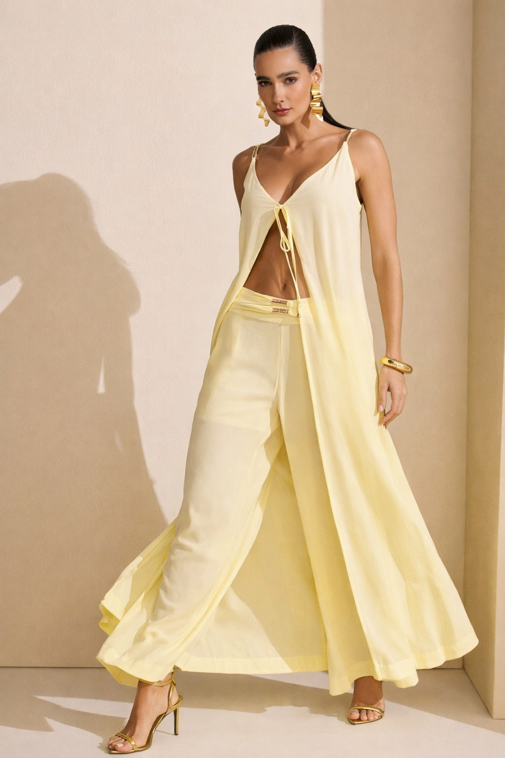 Calça pantalona detalhe metal