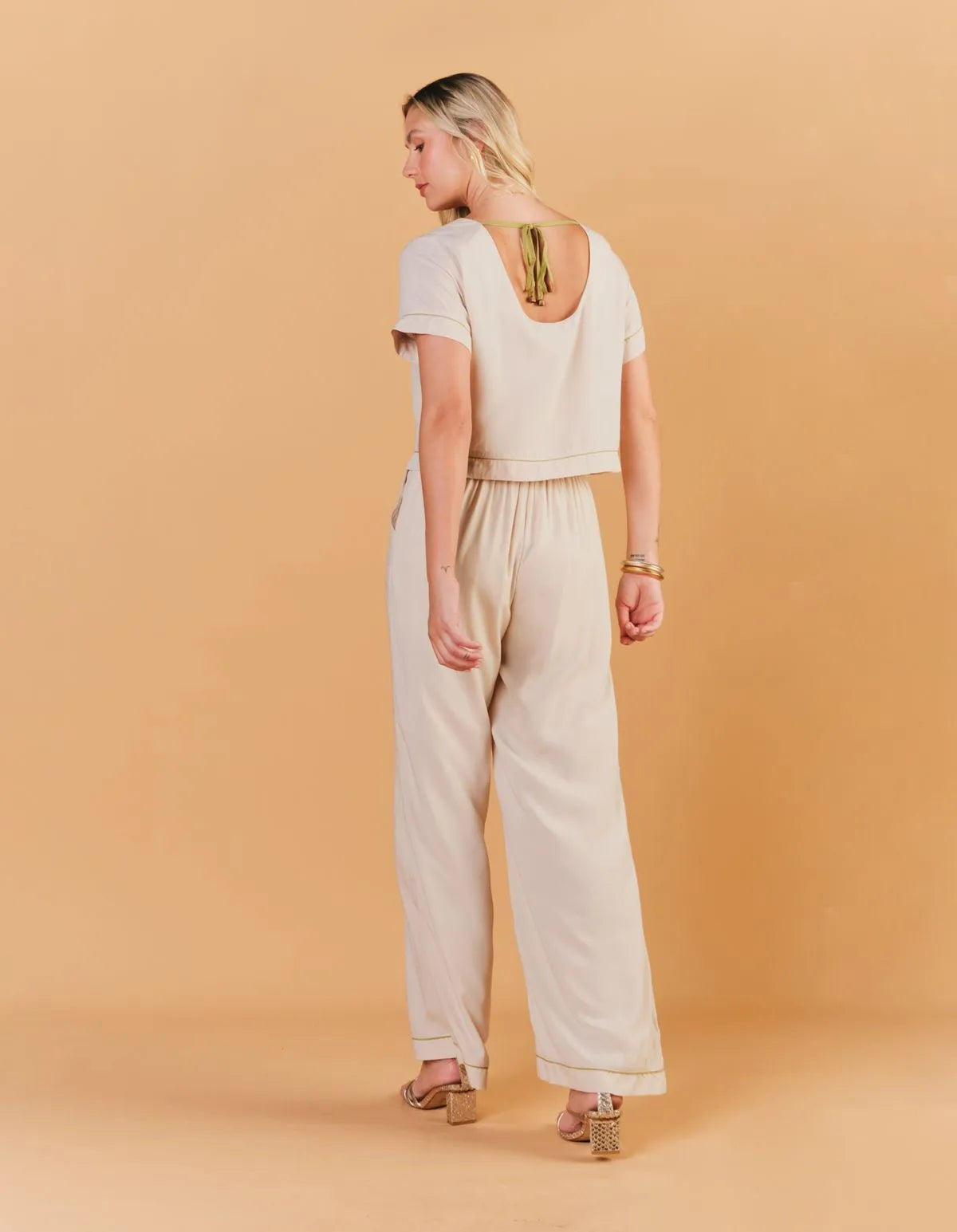 Blusa Com Detalhe de Vivos e Amarração - Areia