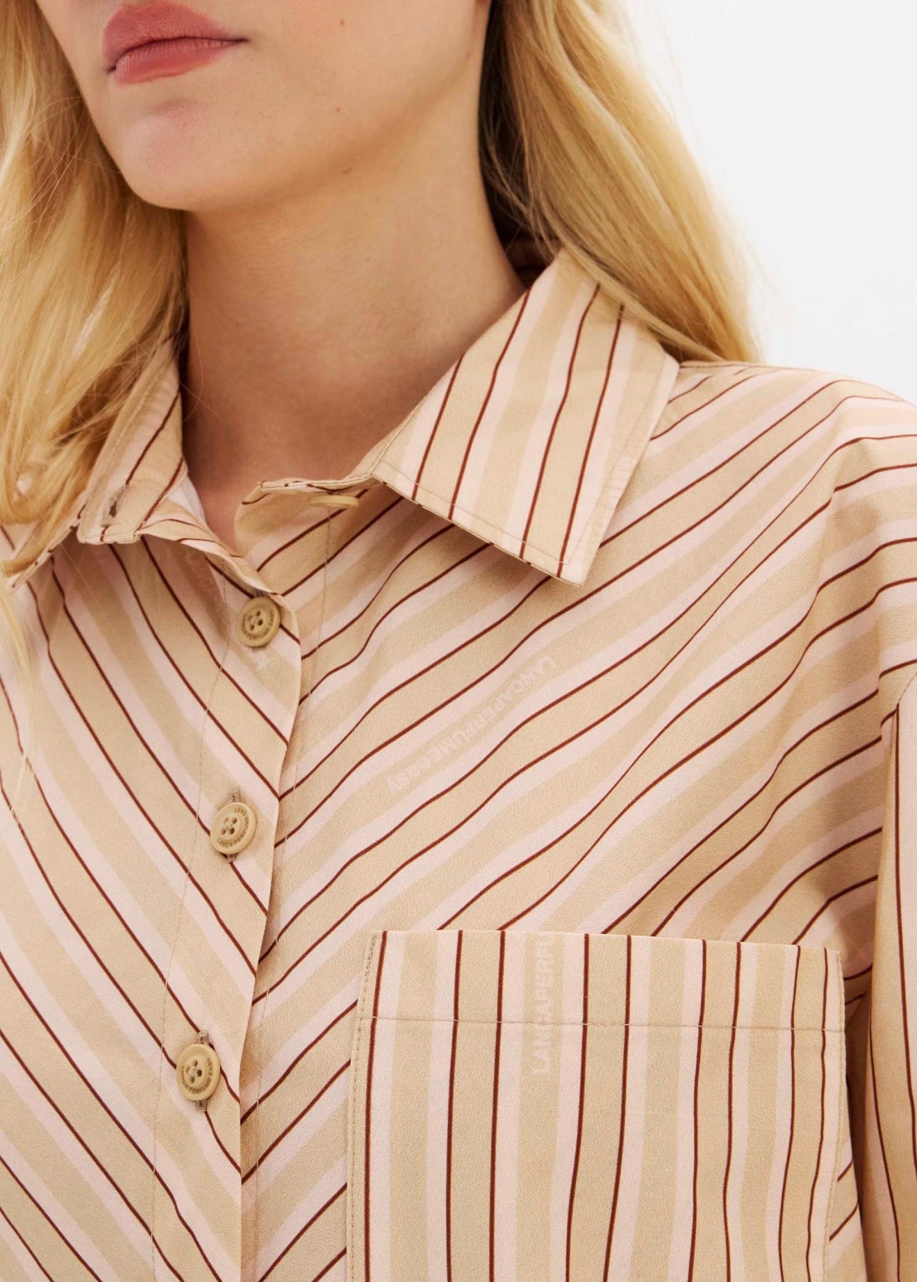 Camisa em Tricoline com Jogo de Listras