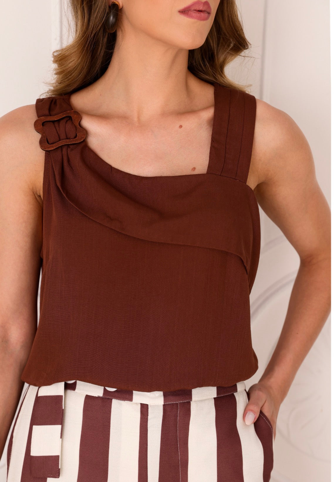 Conjunto Blusa Assimétrica com Calça