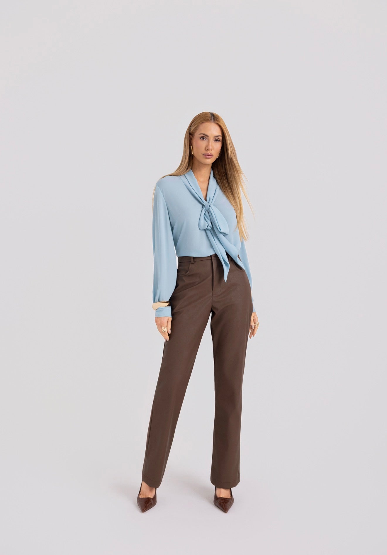 Calça Cenoura Material Sintético