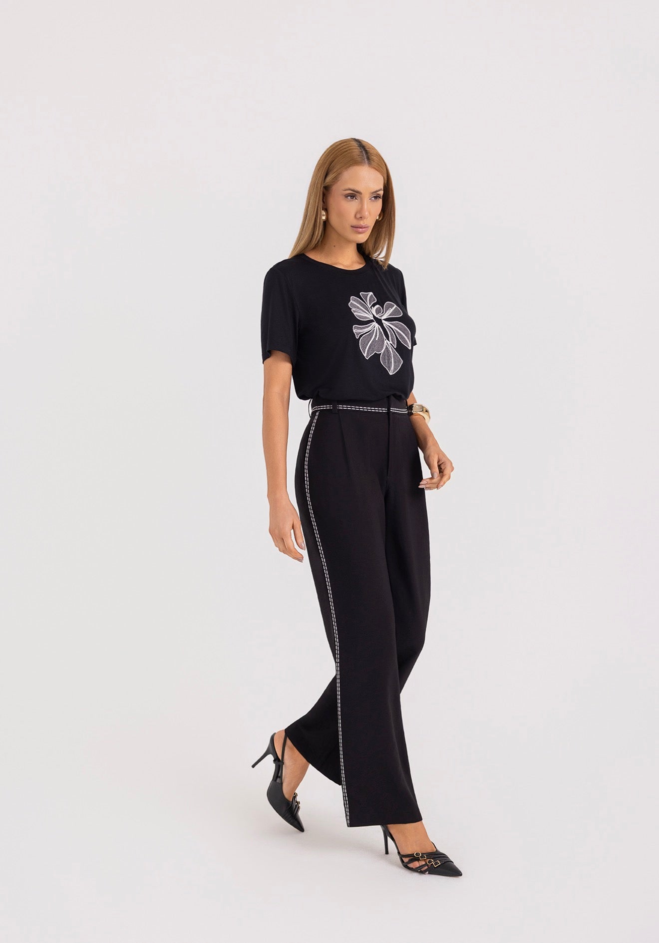Calça com Bordado Industrial