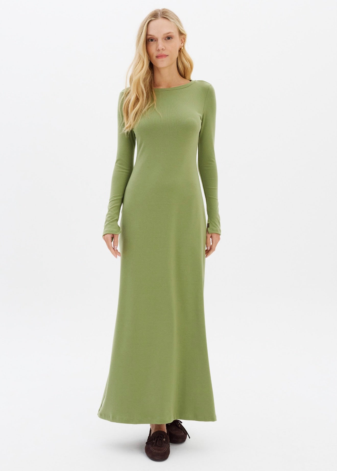 Vestido Super Midi Evasê Manga Longa
