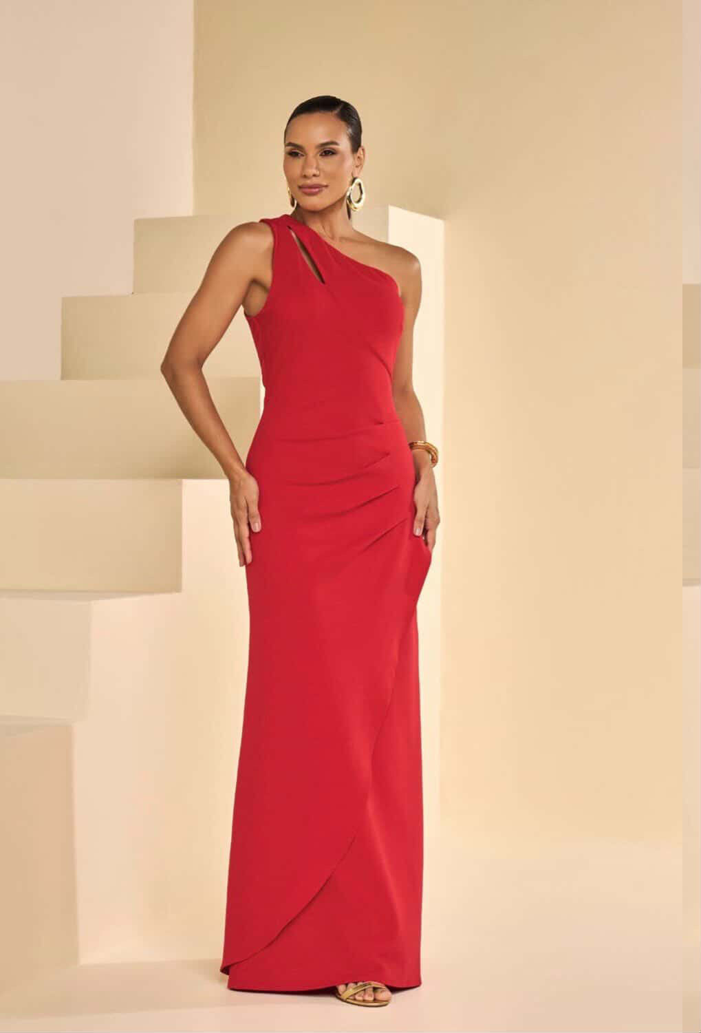 Vestido assimétrico com detalhe vazado