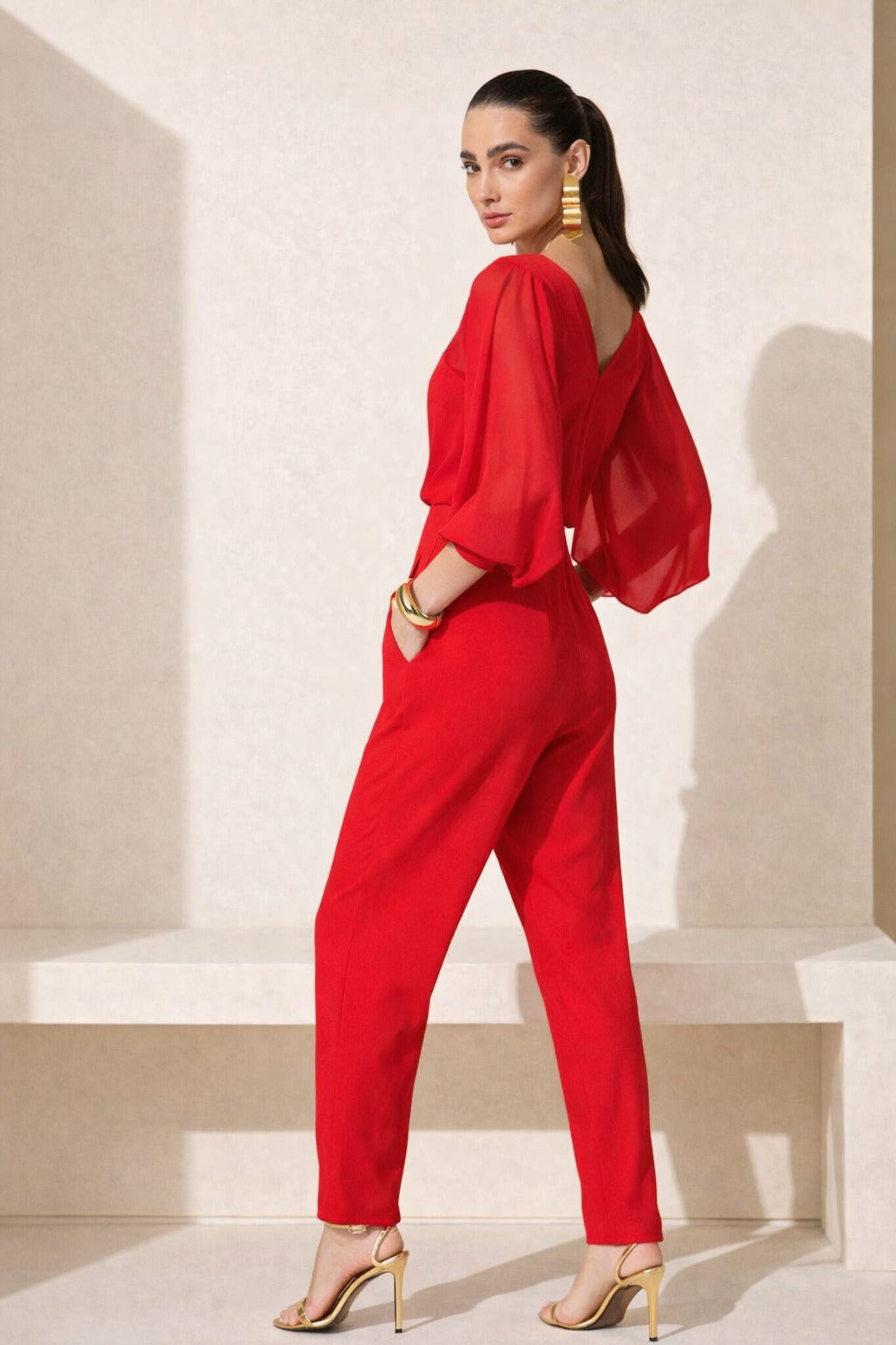 Macacão com decote trespasse