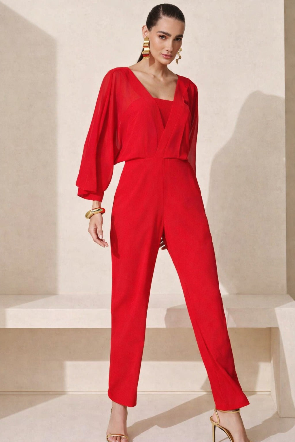 Macacão com decote trespasse